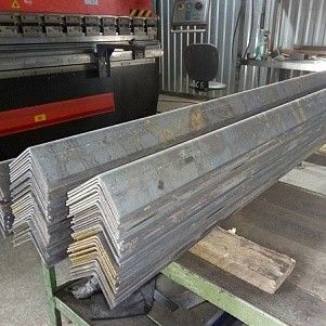 Уголки стальные гнутые равнополочные 36х36х3 мм ГОСТ 19771-93