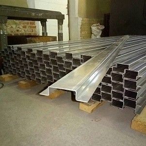 Профили стальные гнутые корытные равнополочные 100х100х56х5 ГОСТ 8283-93